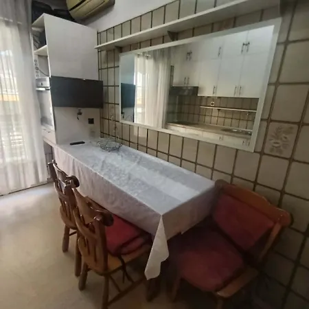 Apartment C E N T R A L *